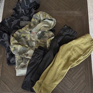 Cat & Jack Boys Clothing Bundle Size 4 Hoodie Pants Shorts 3-Piece Toddler Play